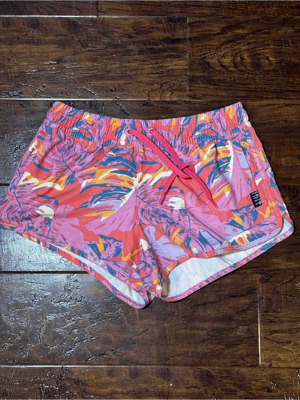 Salt Life Live Salty Shorts Pink Tropical Leaf Print Size Medium